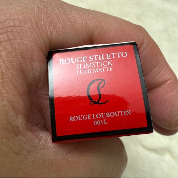 Christian Louboutin
Rouge Stiletto Lumi Matte Lipstick 101 rouge LOUBOUTIN - Picture 3 of 8